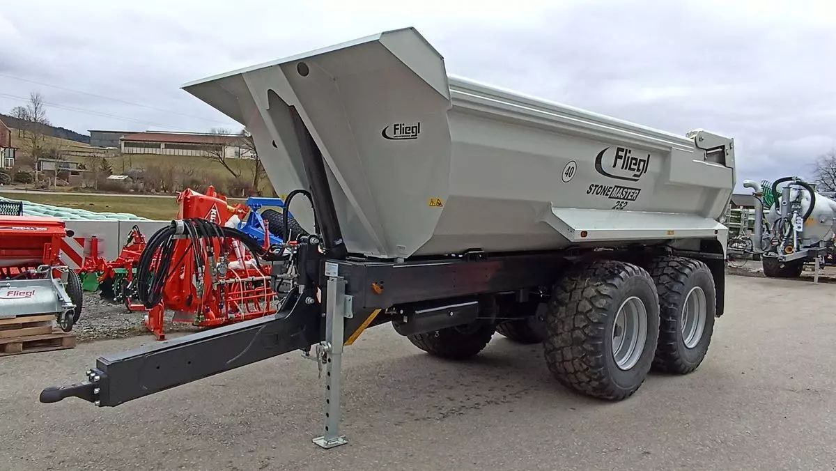 E-FARM: Fliegl stone master 252 - Tipper - id HXTRG39 - Year of construction: 2023 - Austria