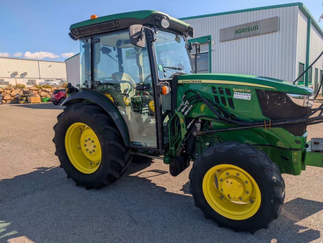 E-FARM: John Deere 5090 GF - Traktor - id TR5PJ7E - 38 000 € - Rok produkcji: 2018 - Motogodziny: 3740,Moc silnika: 90,Francja