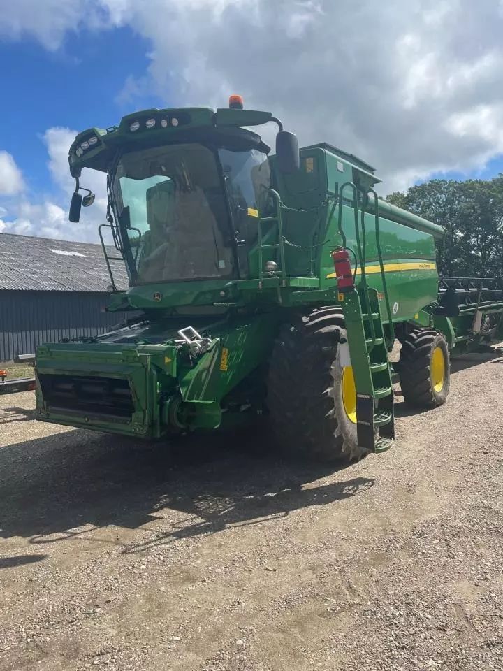 John Deere T 670 i Kombajn zbożowy 184 044 €
