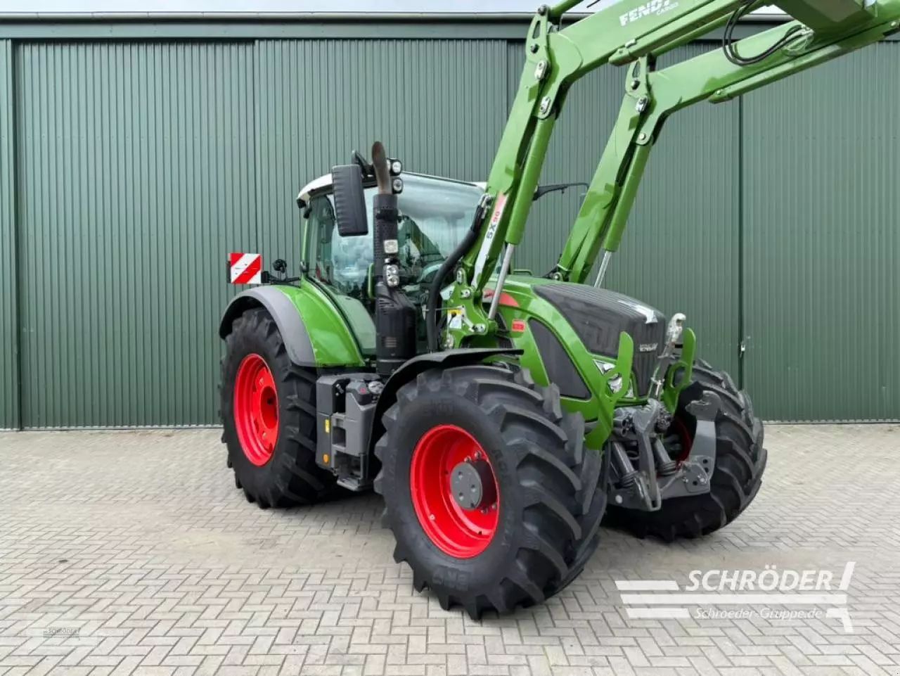 E-FARM: Fendt 724 Vario ProfiPlus - Traktor - id 6AEG9R8 - 140.000 € - Baujahr: 2021 - Abgelesene Motorstunden: 4.693,Motorleistung (PS): 238,Deutschland