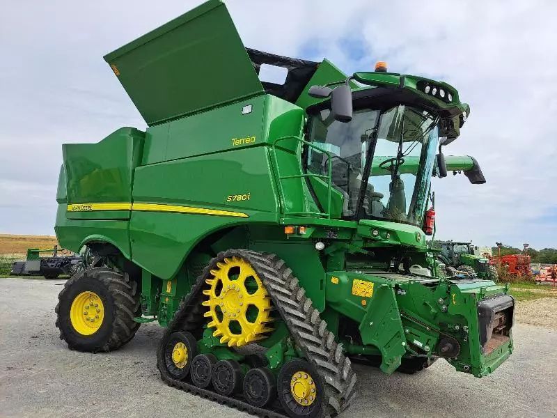 E-FARM: John Deere S780 - Combine harvester - id RKAG6FF - €275,000 - Year of construction: 2021 - France