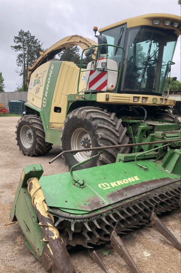 E-FARM: Krone BiG X 650 - Feldhäcksler (selbstfahrend) - id GKVSVGI - 42.000 € - Baujahr: 2006 - Abgelesene Motorstunden: 3.926,Frankreich