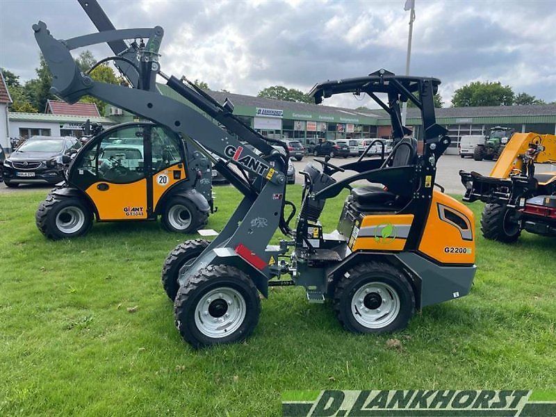 Giant G2200 Skid steer loader