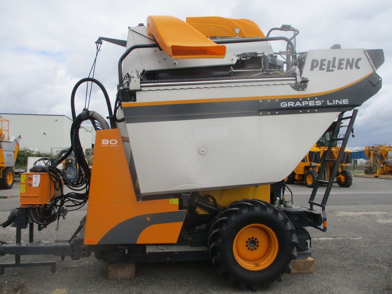 Pellenc grapes line 80 sp Grape harvester €72,000