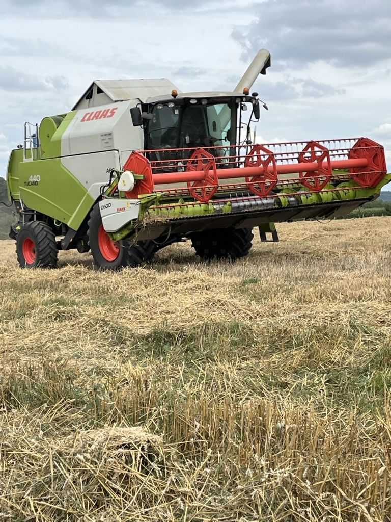 E-FARM: Claas Tucano 440 - Combine harvester - id T2X45ST - €135,000 - Year of construction: 2015 - Engine hours: 1,424,France