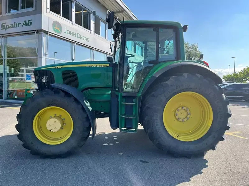 E-FARM: John Deere 6920S Premium - Tractor - id VJQ11SH - 43.383 € - Año: 2002 - Horas: 12.000,Potencia del motor: 160,Suiza