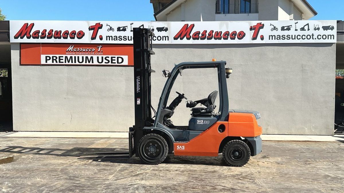 TOYOTA 02-8fdf30 Gabelstapler 22.500 €