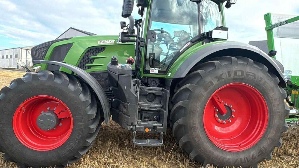 E-FARM: Fendt 826 Vario ProfiPlus - Tractor - id B8C2NEK - 152.000 € - Año: 2020 - Horas: 3200,Potencia del motor: 260,Francia