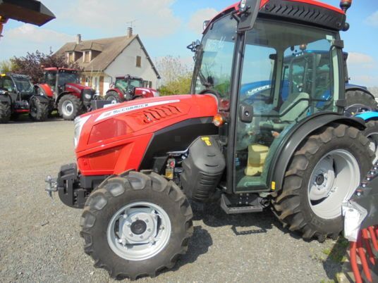 E-FARM: mc cormick x2.55 - Tractor - id YBIJDEE - €29,800 - Year of construction: 2022 - Engine hours: 3,Engine power (HP): 55,France