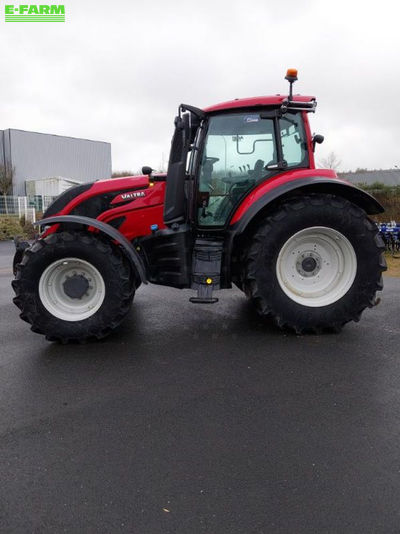 E-FARM: Valtra T145 - Tractor - id HVBVWSF - €90,000 - Year of construction: 2022 - Engine hours: 1,900,Engine power (HP): 145,France