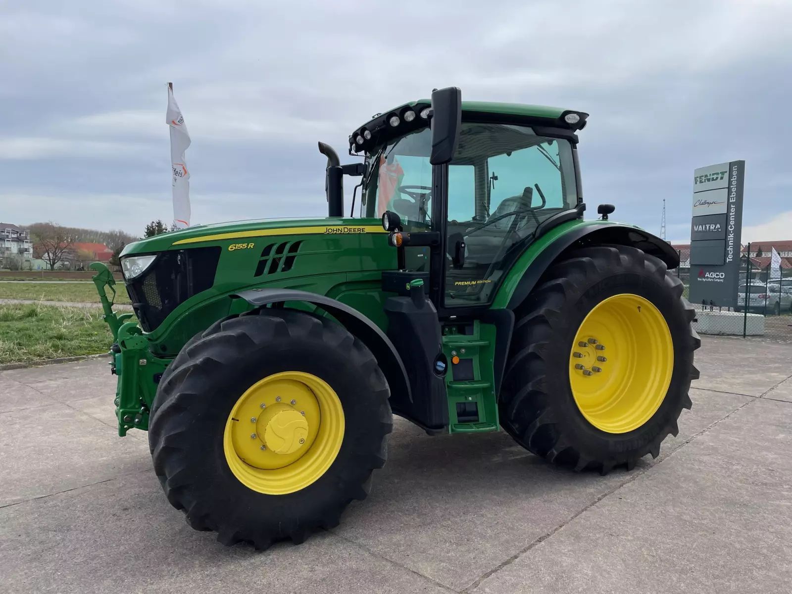 E-FARM: John Deere 6155 R - Tracteur - id LMGI6JE - 129 500 € - Année: 2021 - Lecture du nombre d'heure: 687,Puissance du moteur (chevaux): 155,Allemagne