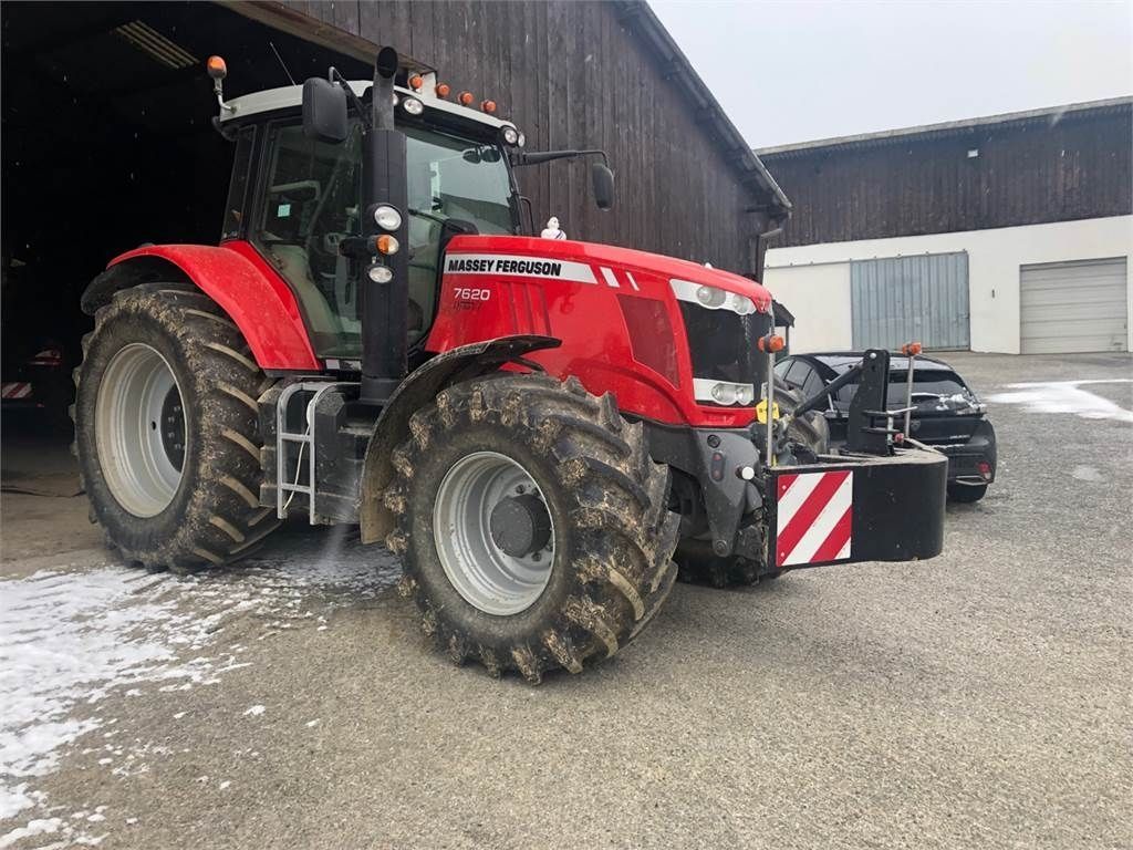 E-FARM: Massey Ferguson 7620 Dyna-VT Exclusive - Traktor - id EVAZMXQ - 75.000 € - Baujahr: 2014 - Abgelesene Motorstunden: 4.990,Motorleistung (PS): 185,Frankreich