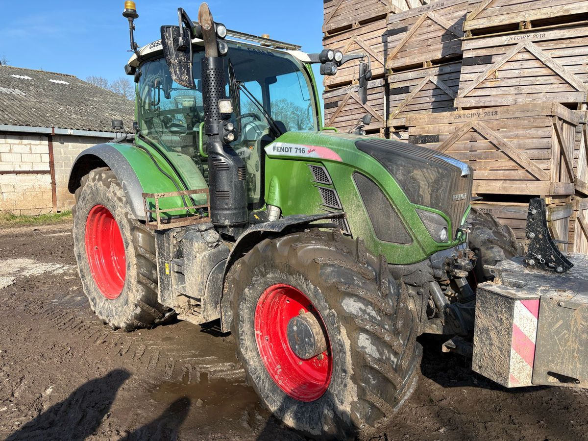 E-FARM: Fendt 716 Vario - Tracteur - id U7UHLCG - 75 000 € - Année: 2018 - Lecture du nombre d'heure: 6 700,Puissance du moteur (chevaux): 160,France