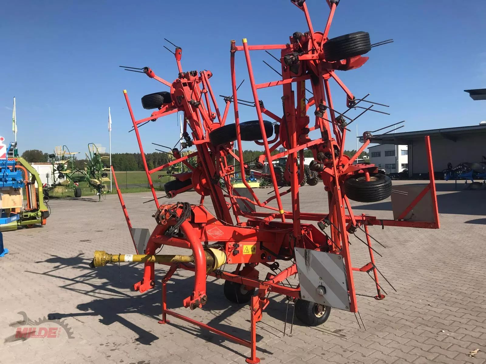 Kuhn GF 8501 MH Tedder €5,500