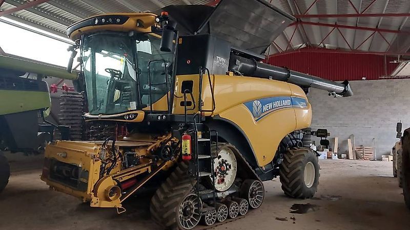 New Holland CR 9.90 Combine harvester €220,000