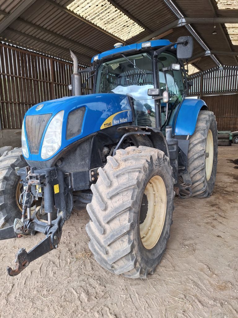 E-FARM: New Holland T7040 - Traktor - id WMAEQ4K - 39 000 EUR - Gyártási év: 2008 - Üzemóra (motor): 7530,Motor teljesítménye (LE): 180,Franciaország