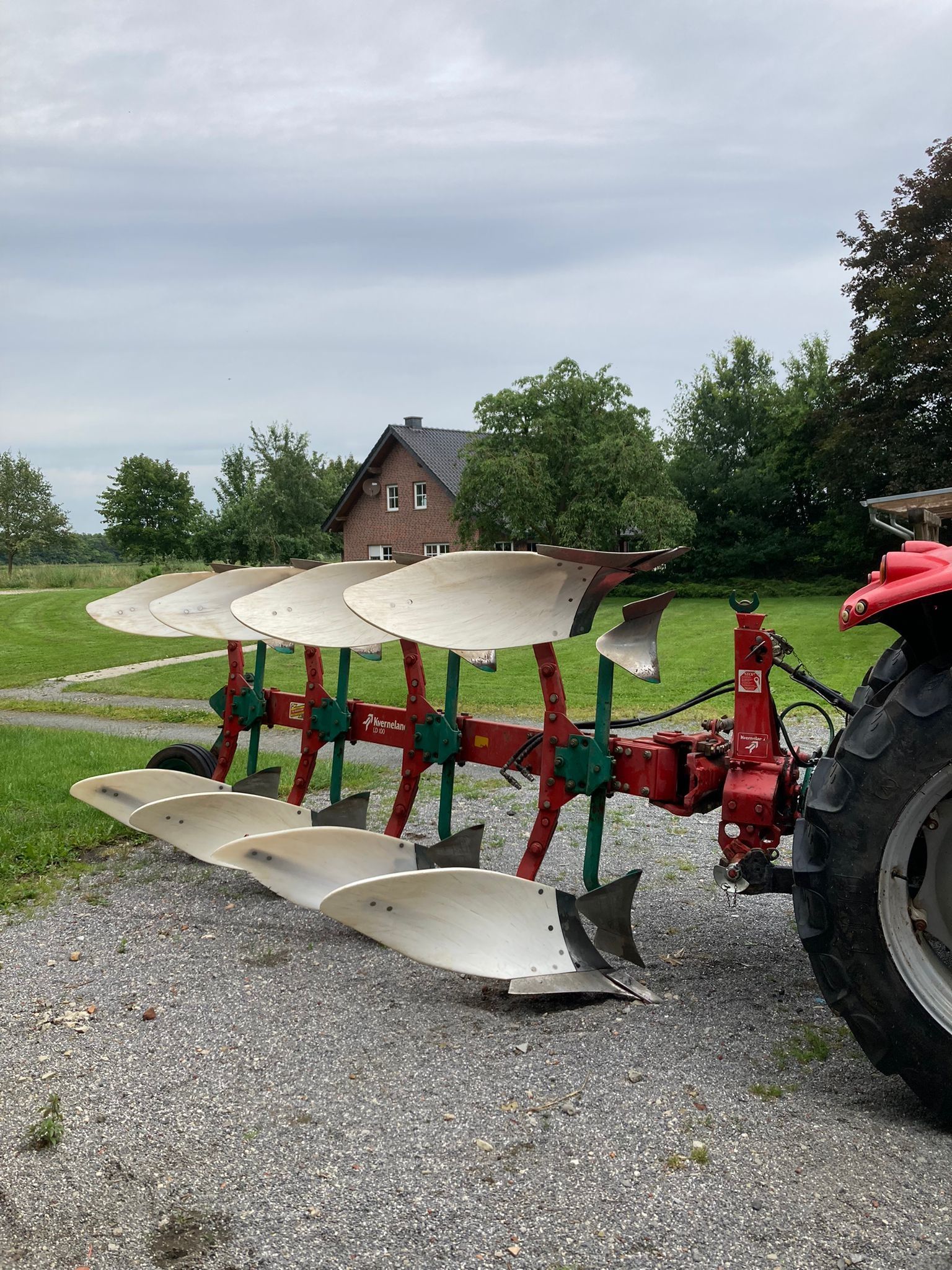 E-FARM: Kverneland LD 100-160-20 - Plug - id 5XWZWGA - 8.200 EUR - Anul: 1997 - Germania