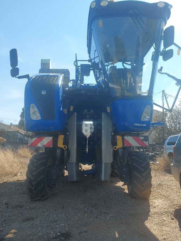 New Holland T 7030 Cosechadora de uvas 85.000 €