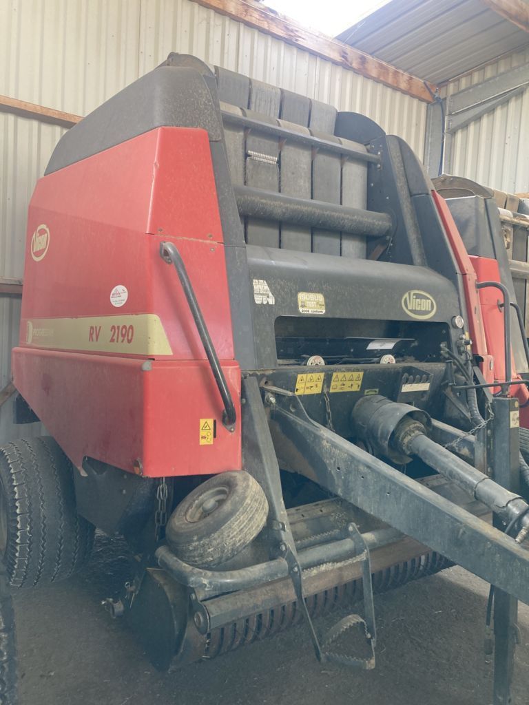 E-FARM: Vicon RV 2190 - Pressa - id FNLCVB9 - 5.000 € - Anno di costruzione: 2010 - Balle prodotte: 21.222,Francia