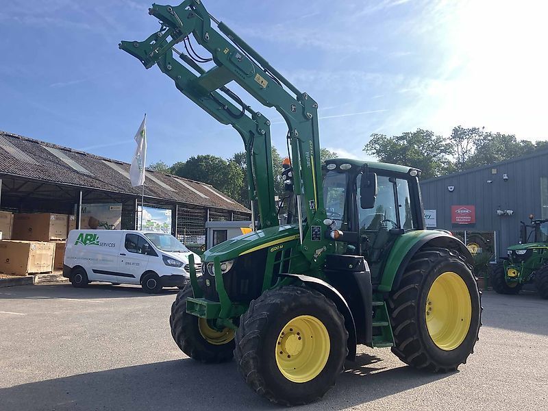 E-FARM: John Deere 6120 M - Trattore - id VUYP9NM - 67.132 € - Anno di costruzione: 2021 - Ore: 2.540,Regno Unito