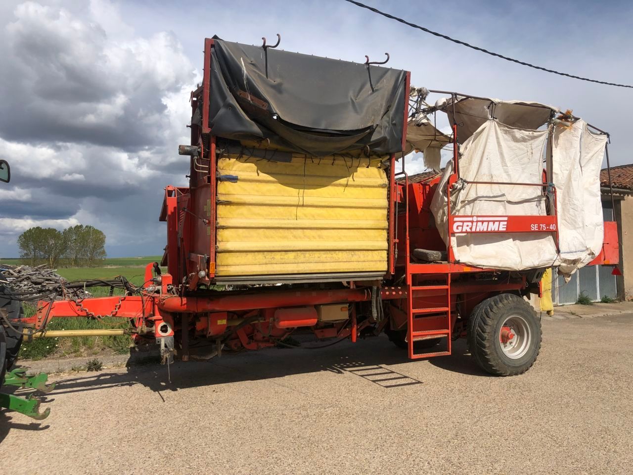 E-FARM: Grimme se 75-40 - Arracheuse de pomme de terre - id XLDTYHV - 20 000 € - Année: 2000 - Espagne