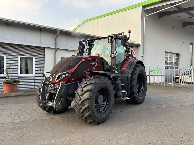 Valtra Q245 Tractor €140,000