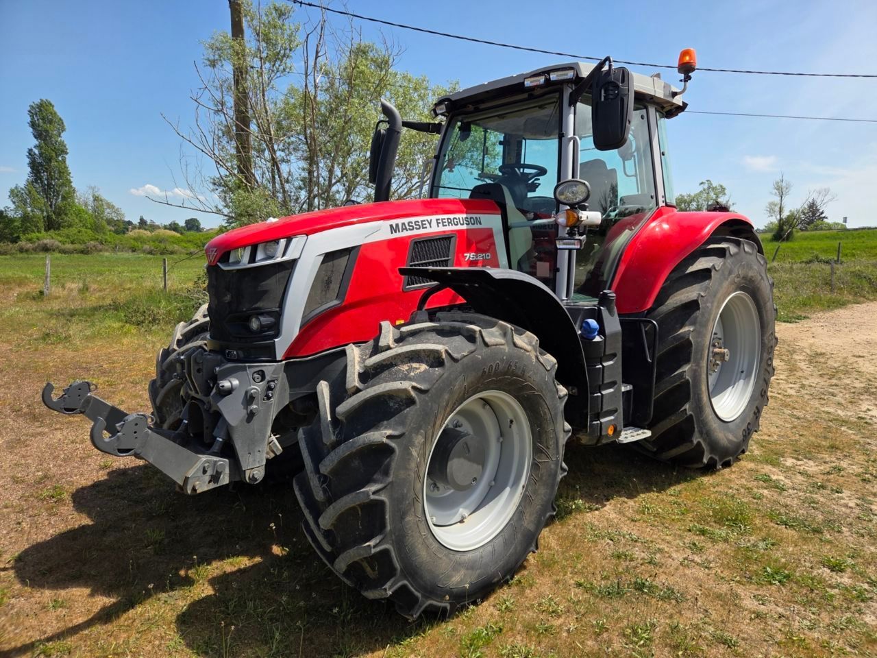 Massey Ferguson 7S.210 Traktor