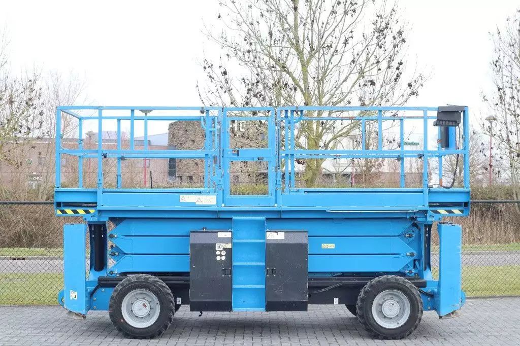 Genie gs-3384 rt 12 meter 1.134 kg Self propelled platform €19,500