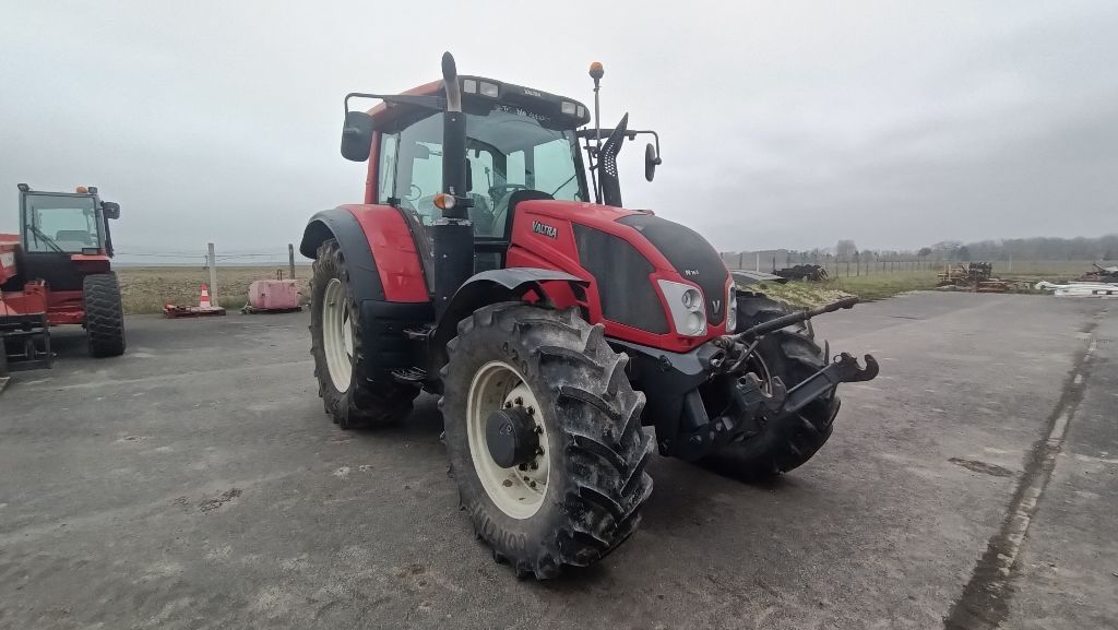 Valtra N 163 Tractor €35,000