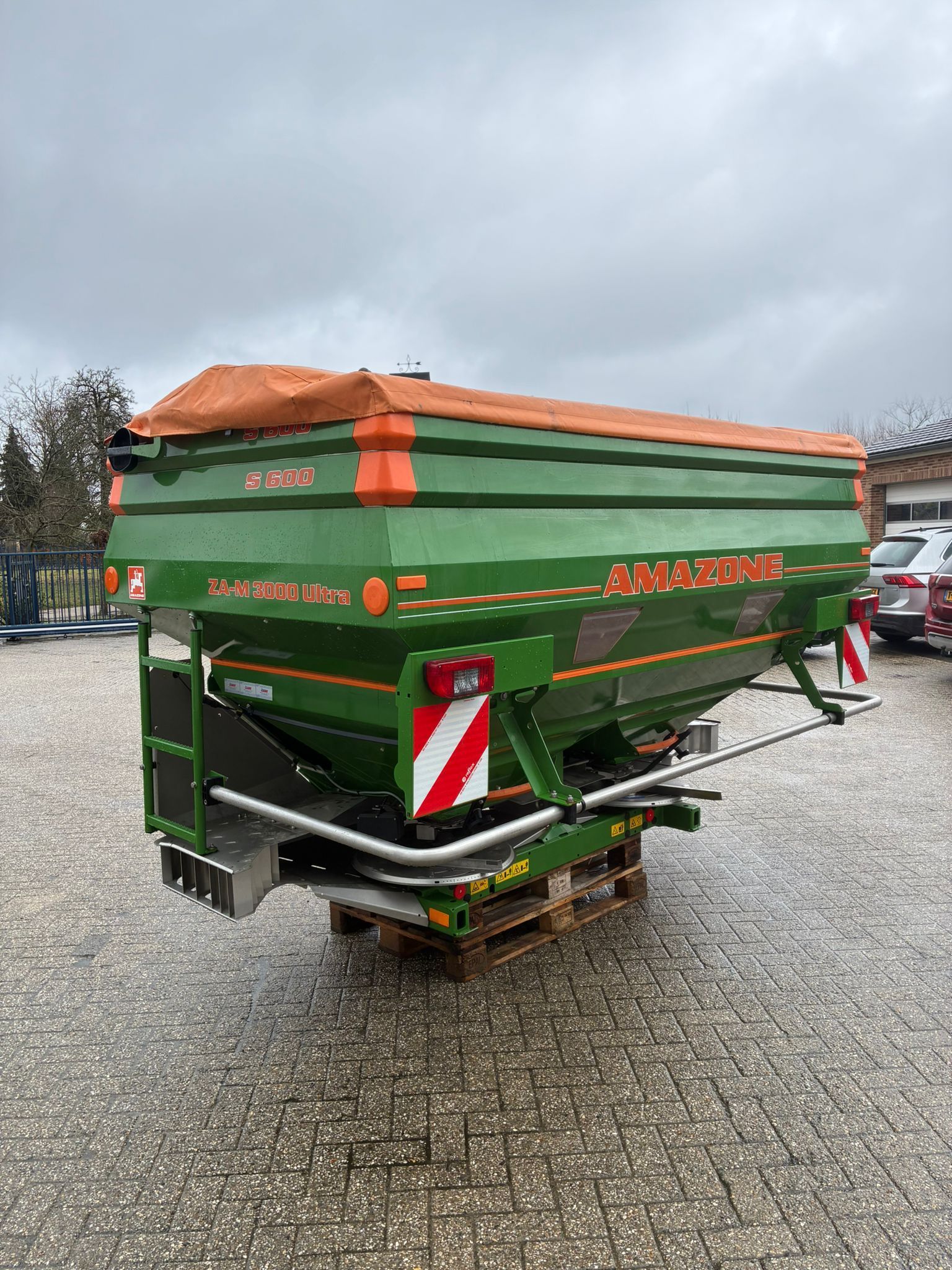 Amazone ZA-M 3000 Ultra Fertiliser spreader €13,000