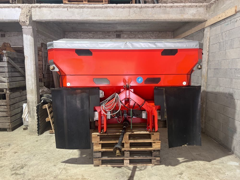 E-FARM: Kuhn axis 40.1w - Epandeur d'engrais - id NBJ31GW - Année: 2009 - France