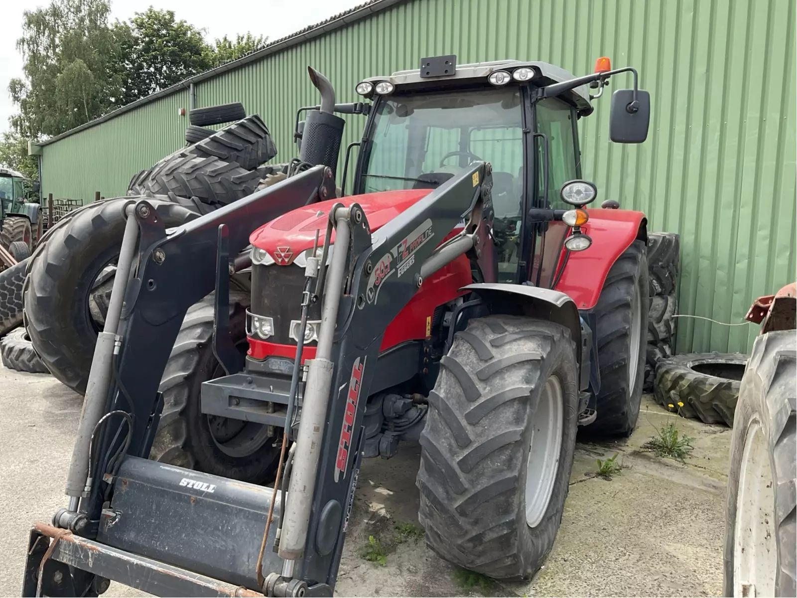 E-FARM: Massey Ferguson 6614 - Tractor - id HUXLXBS - €48,500 - Year of construction: 2014 - Engine hours: 6,432,Engine power (HP): 140,Germany