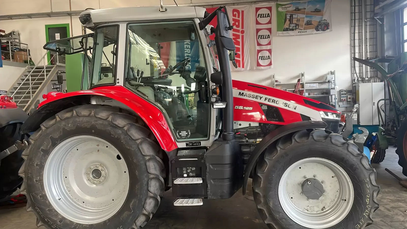 E-FARM: Massey Ferguson 5S.125 Efficient - Traktor - id JX8WEM2 - 96 000 € - Rok produkcji: 2023 - Motogodziny: 110,Moc silnika: 125,Niemcy