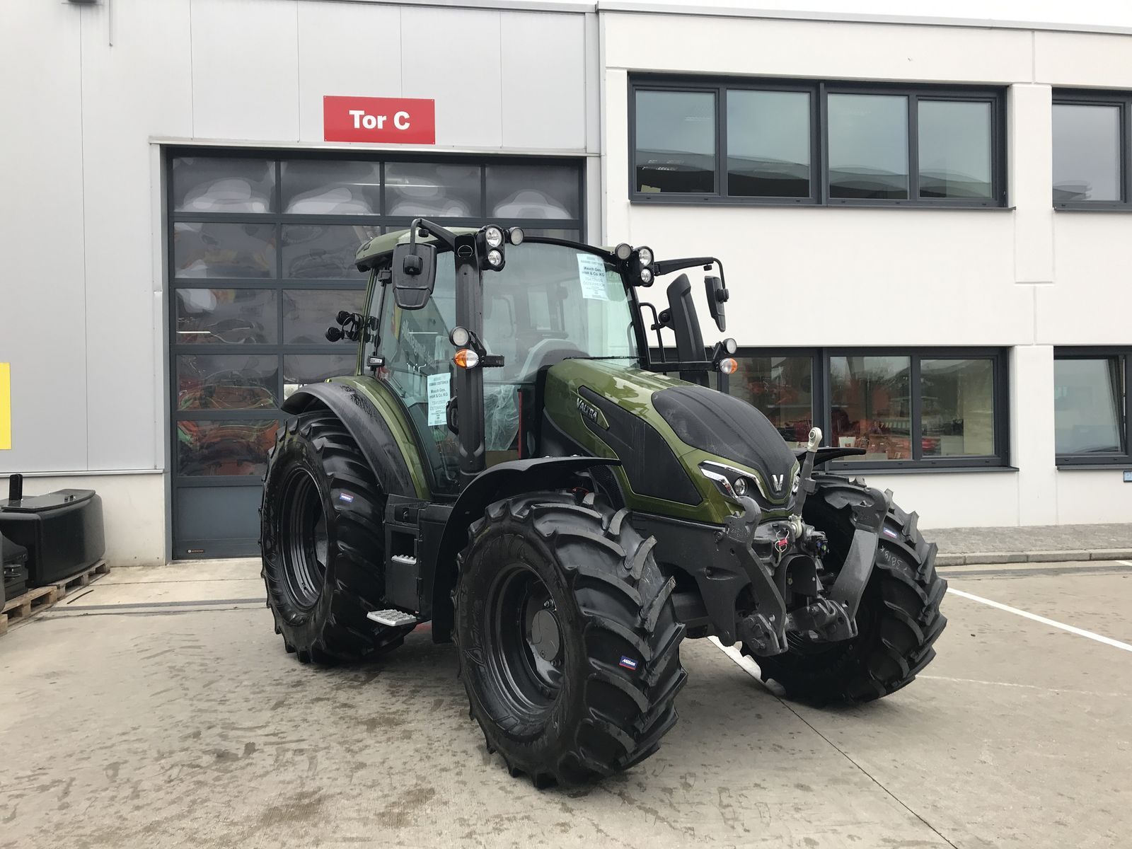 Valtra G 125 Tractor