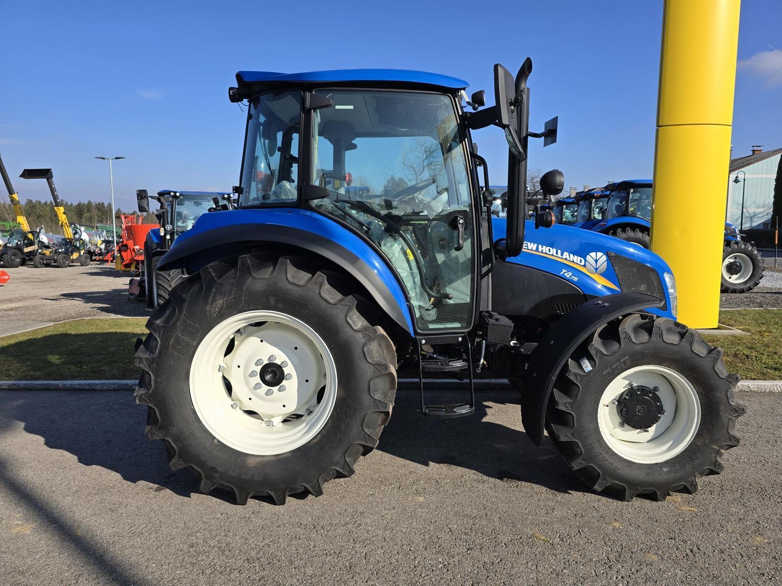 E-FARM: New Holland T4.75 - Tractor - id SJKGU94 - 45.750 € - Año: 2025 - Horas: 5,Potencia del motor: 75,Austria