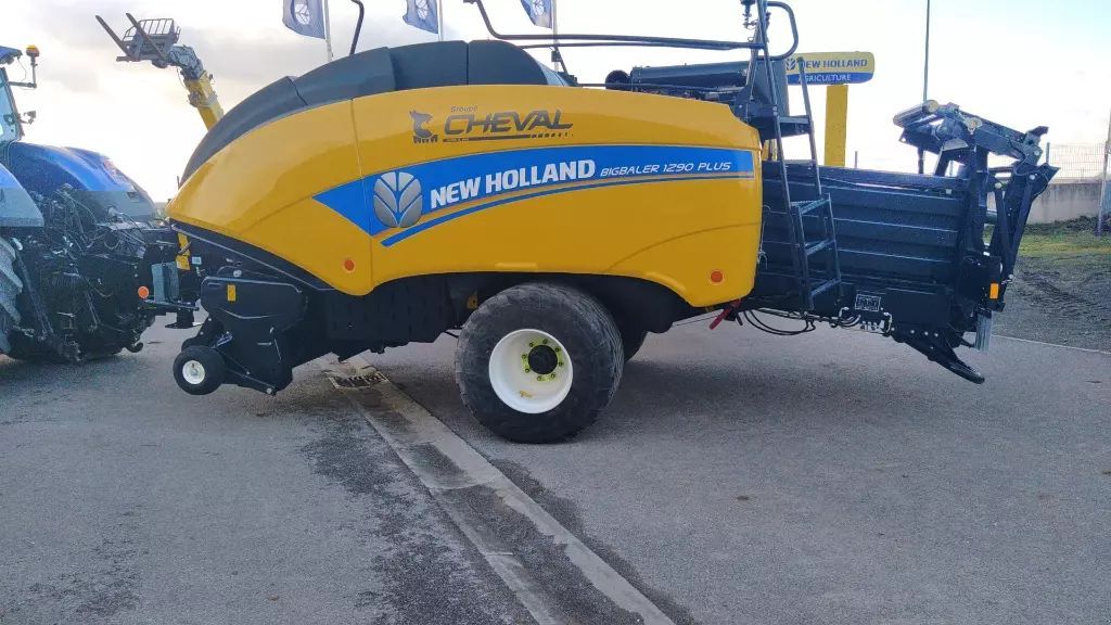 E-FARM: New Holland BB 1290 Plus - Presă de balotat - id XMQZADD - 128.000 EUR - Franța