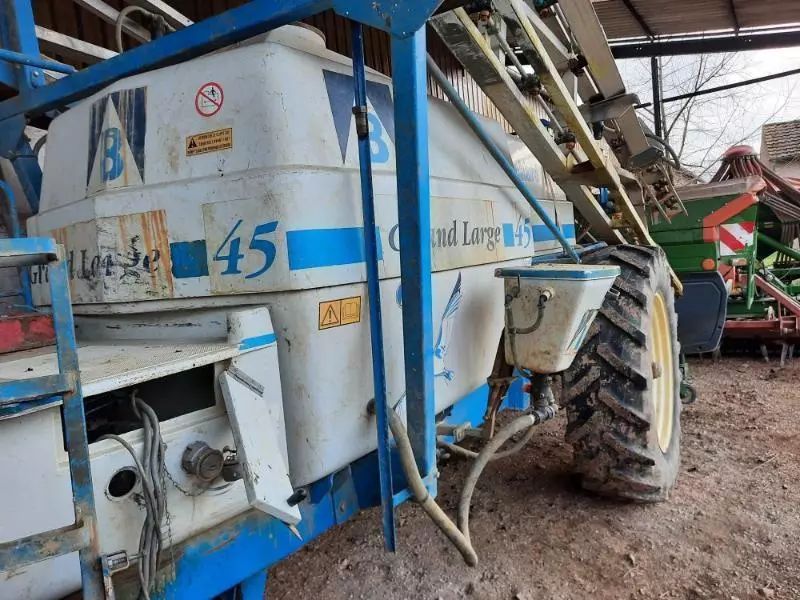 E-FARM: Kuhn Grand Large 4500 - Pulverizador - id VPQMYFF - 7000 € - Año: 1998 - Francia