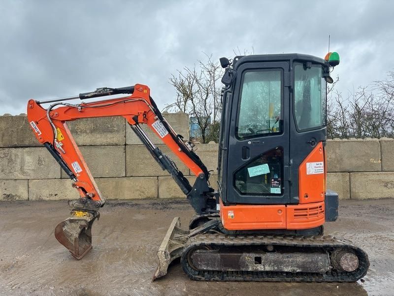 Hitachi ZX26U-5 Mini excavator €16,520