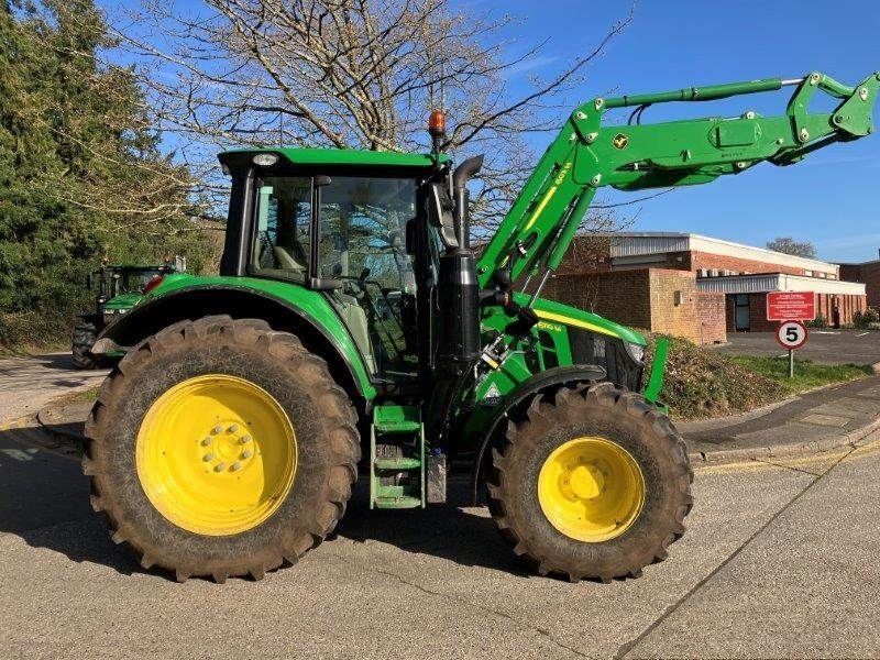 E-FARM: John Deere 6110 M - Traktor - id WAHYZAP - 83.919 € - Baujahr: 2021 - Abgelesene Motorstunden: 710,Motorleistung (PS): 110,Vereinigtes Königreich
