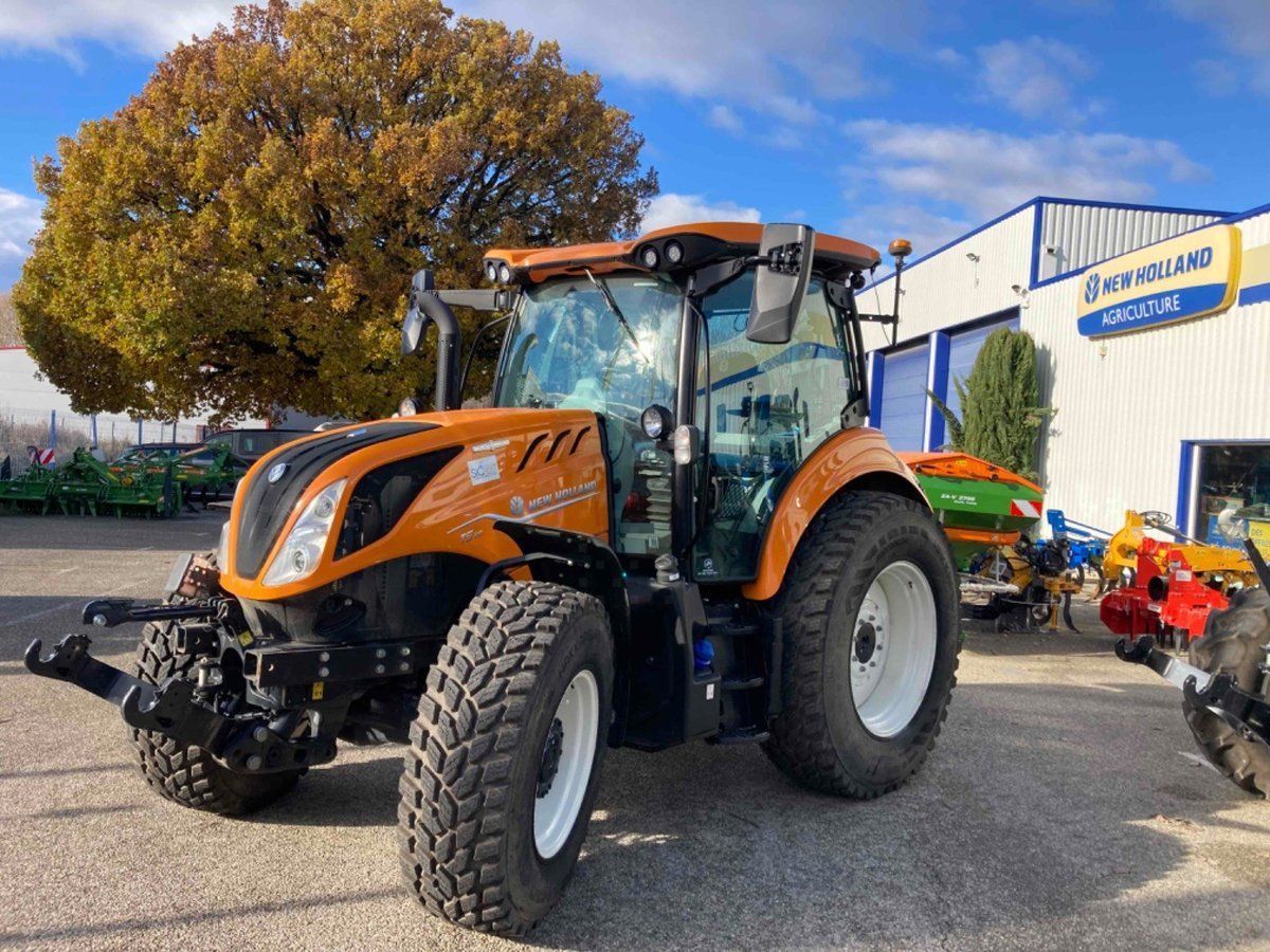 E-FARM: New Holland T5.110 - Traktor - id ZGBI22H - 59.000 € - Produktionsår: 2022 - Motortimer: 814,Motoreffekt (HP): 110,Frankrig