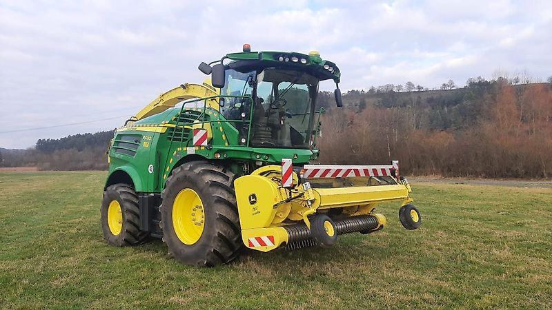 E-FARM: John Deere 8400 - Ensileuse automotrice - id F7N2PHD - 249 000 € - Année: 2018 - Lecture du nombre d'heure: 1 428,Allemagne
