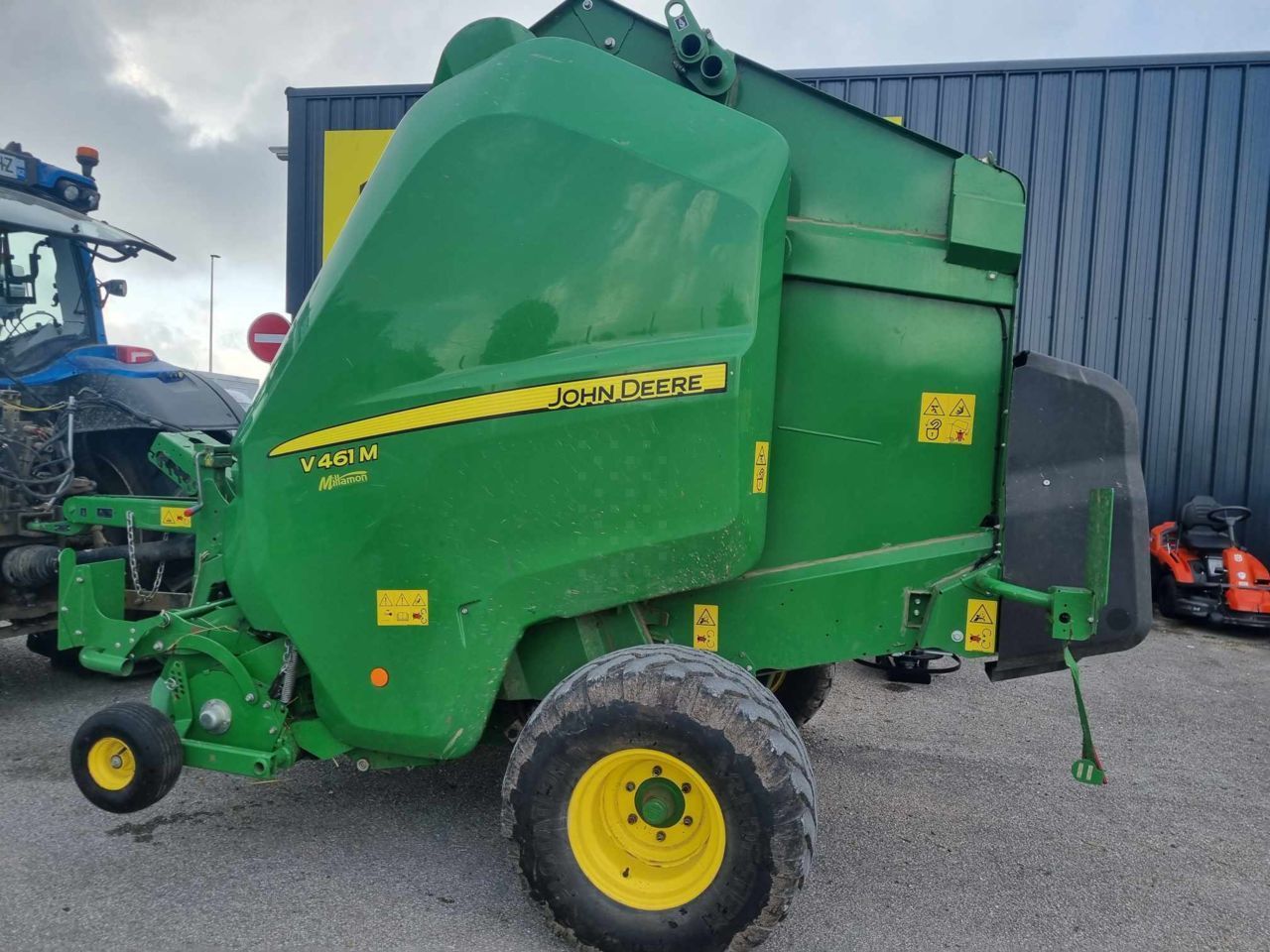 E-FARM: John Deere V461M - Baler - id R6C5W7G - €35,000 - Year of construction: 2020 - Total number of bales produced: 8,700,France