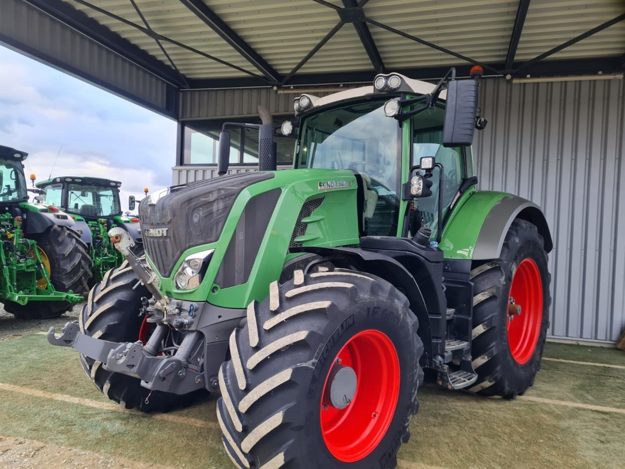 Fendt 826 Vario Profi Plus Traktor 125.000 €