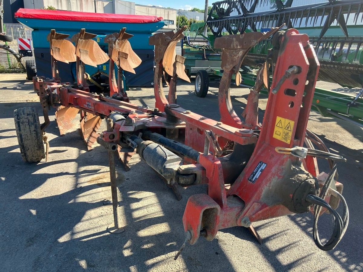 E-FARM: GREGOIRE BESSON charrue rwb 47 - Arado - id JWHLZNG - 7500 € - Año: 2006 - Francia
