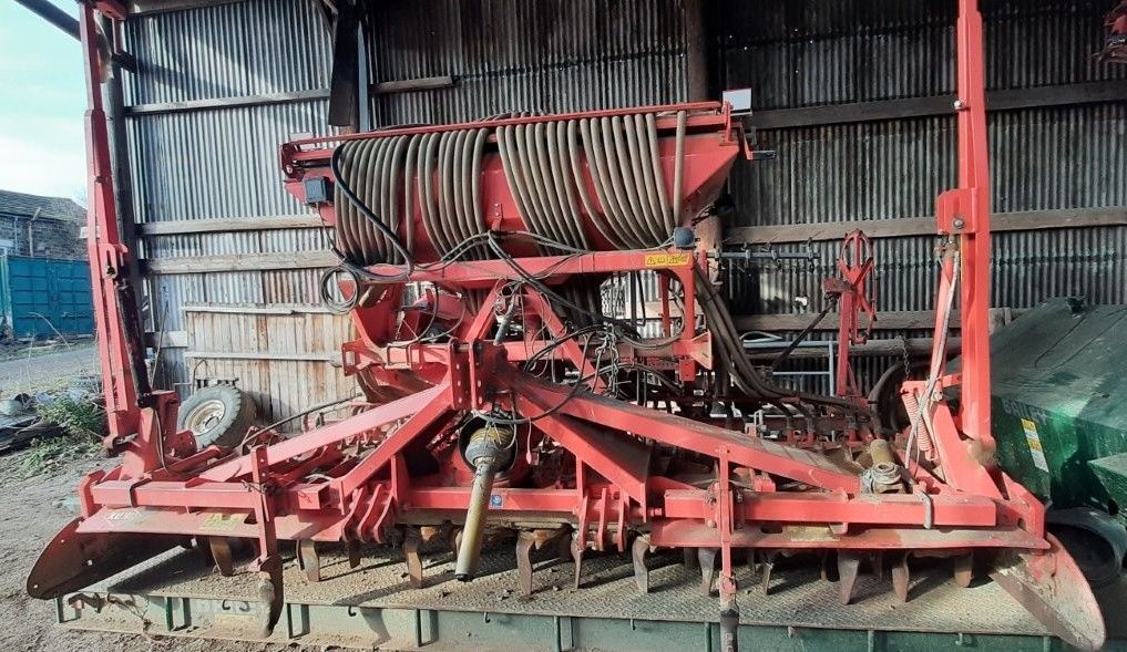 E-FARM: Kuhn HR4004 - Semoir - id RJJM7RG - 19 650 € - Année: 2010 - Royaume-Uni