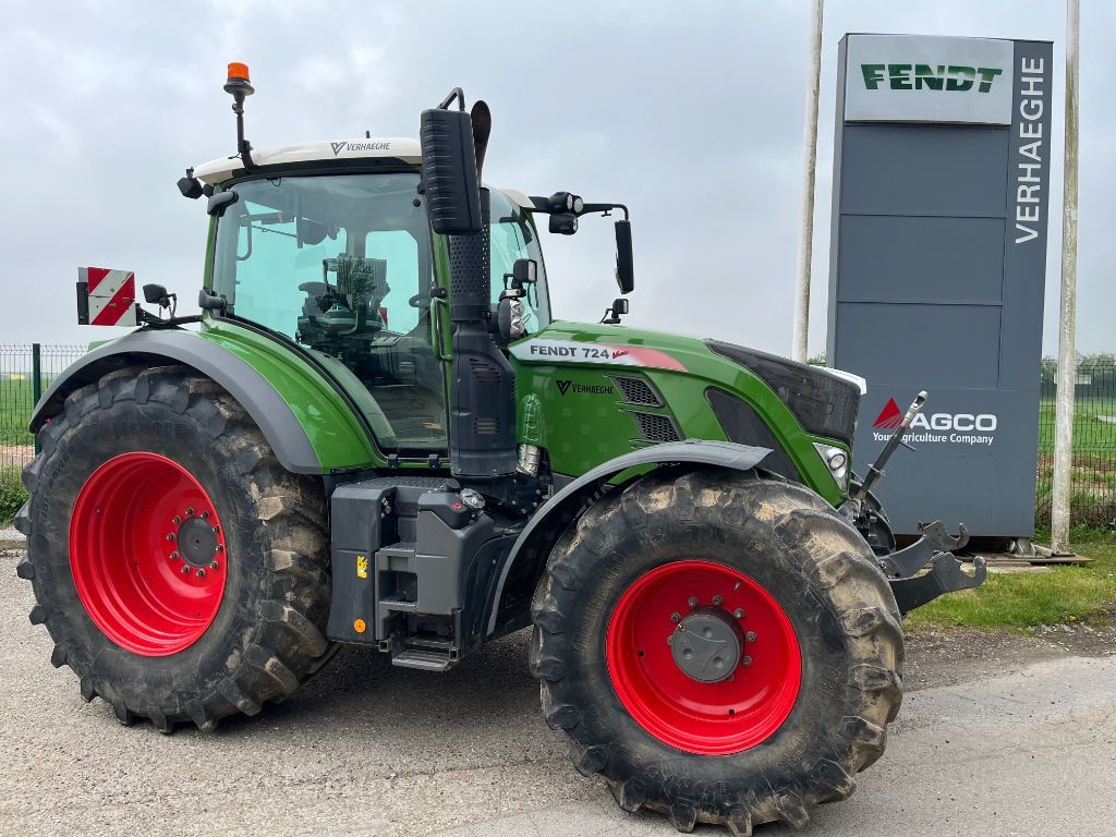 E-FARM: Fendt 724 Vario - Tractor - id TBXSZFJ - 132.000 € - Año: 2020 - Horas: 3800,Potencia del motor: 240,Francia