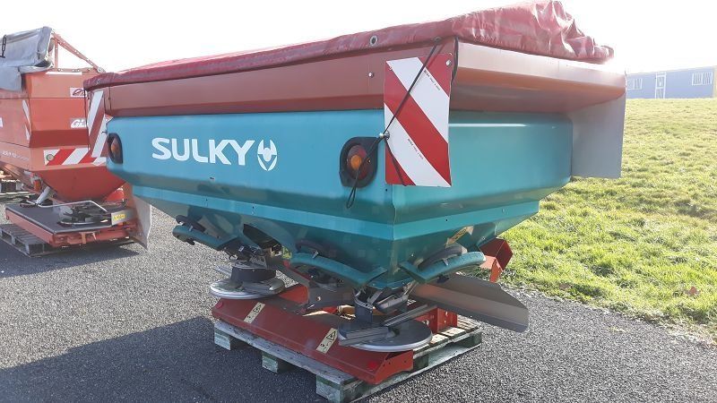 E-FARM: sulky x36 - Fertiliser spreader - id INJRJ14 - €4,500 - Year of construction: 2008 - France