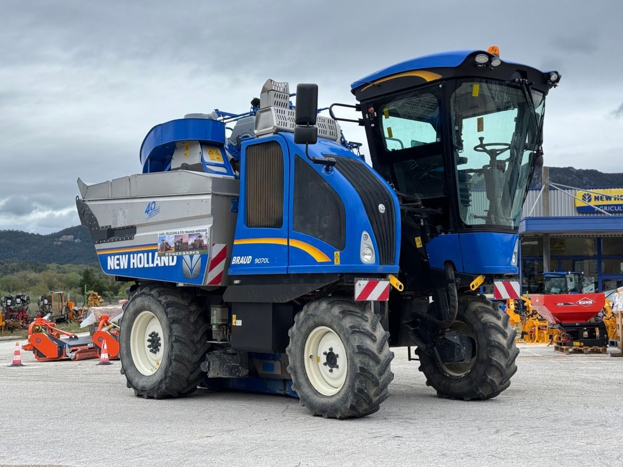 E-FARM: New Holland Braud 9070L - Traubenernter - id SHURYFU - Baujahr: 2020 - Frankreich