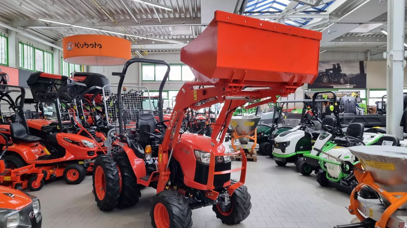 E-FARM: Kubota b2-261 hydrostat - Tractor - id XVDNWKX - €22,900 - Year of construction: 2025 - Engine hours: 1,Engine power (HP): 24,Germany