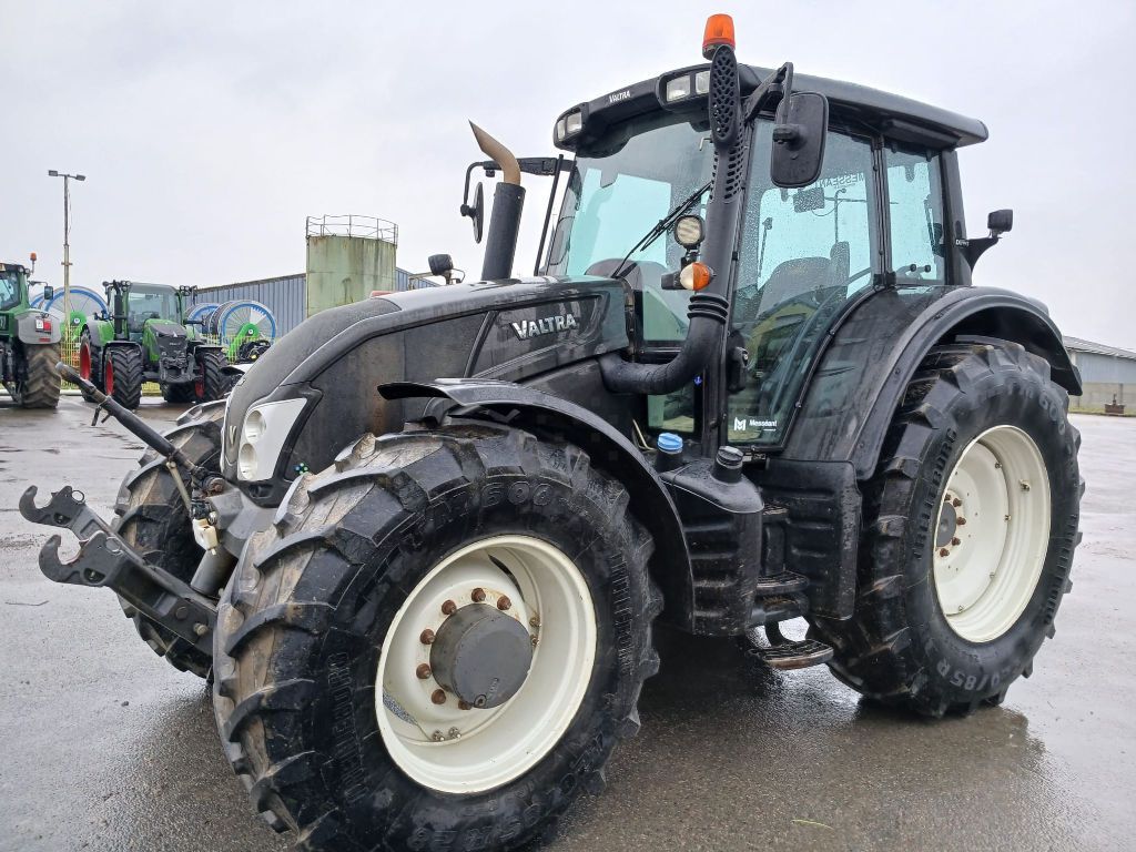 E-FARM: Valtra N163 - Traktor - id IXYWB1B - 39 000 € - Rok produkcji: 2013 - Motogodziny: 6000,Moc silnika: 160,Francja
